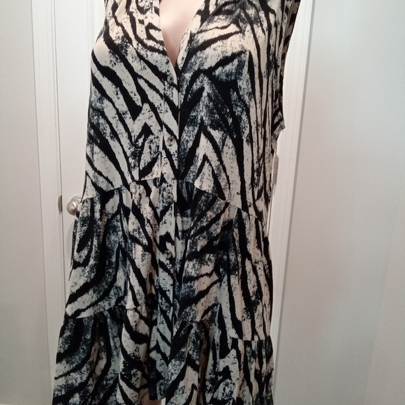 New Directions Sz XL Zebra Print Sleeveless Top w/Black Mossimo Thermal Top XL - Picture 5 of 16